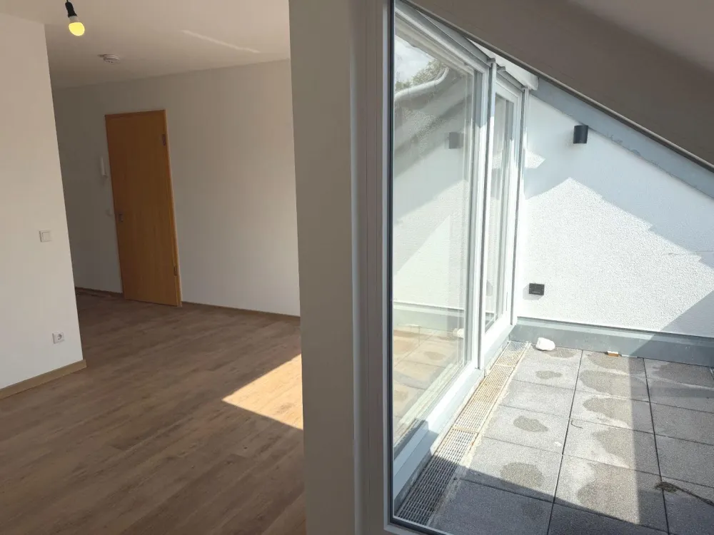 NUR für 1 Person: Lichtdurchfluteter Wohntraum mit EBK und Loggia!