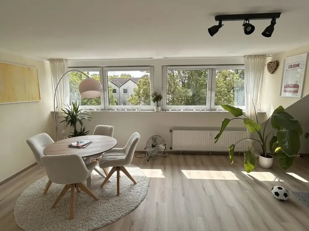 Helles Dachstudio, 2 Zimmer, 53 m², Pulheim Zentralort