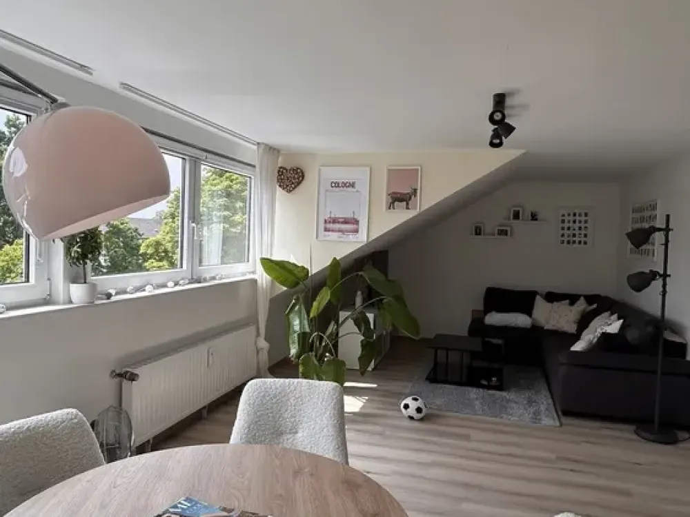 Helles Dachstudio, 2 Zimmer, 53 m², Pulheim Zentralort