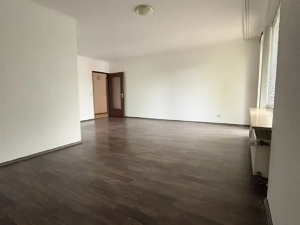 Gut geschnittene 2-Zimmer-Wohnung mit Balkon, Einbauküche und Stellplatz in Offenbach-Bieber