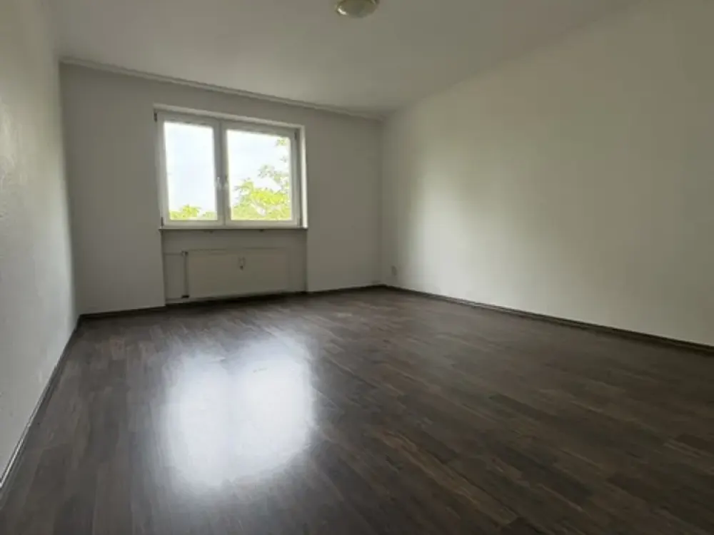 Gut geschnittene 2-Zimmer-Wohnung mit Balkon, Einbauküche und Stellplatz in Offenbach-Bieber