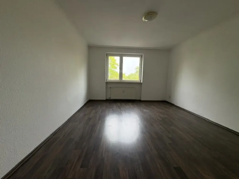 Gut geschnittene 2-Zimmer-Wohnung mit Balkon, Einbauküche und Stellplatz in Offenbach-Bieber