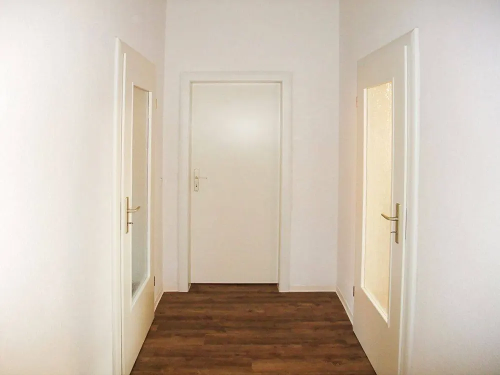 Freshly Renovated 3-Room Apartment with Large Balcony and Directly by the Park
