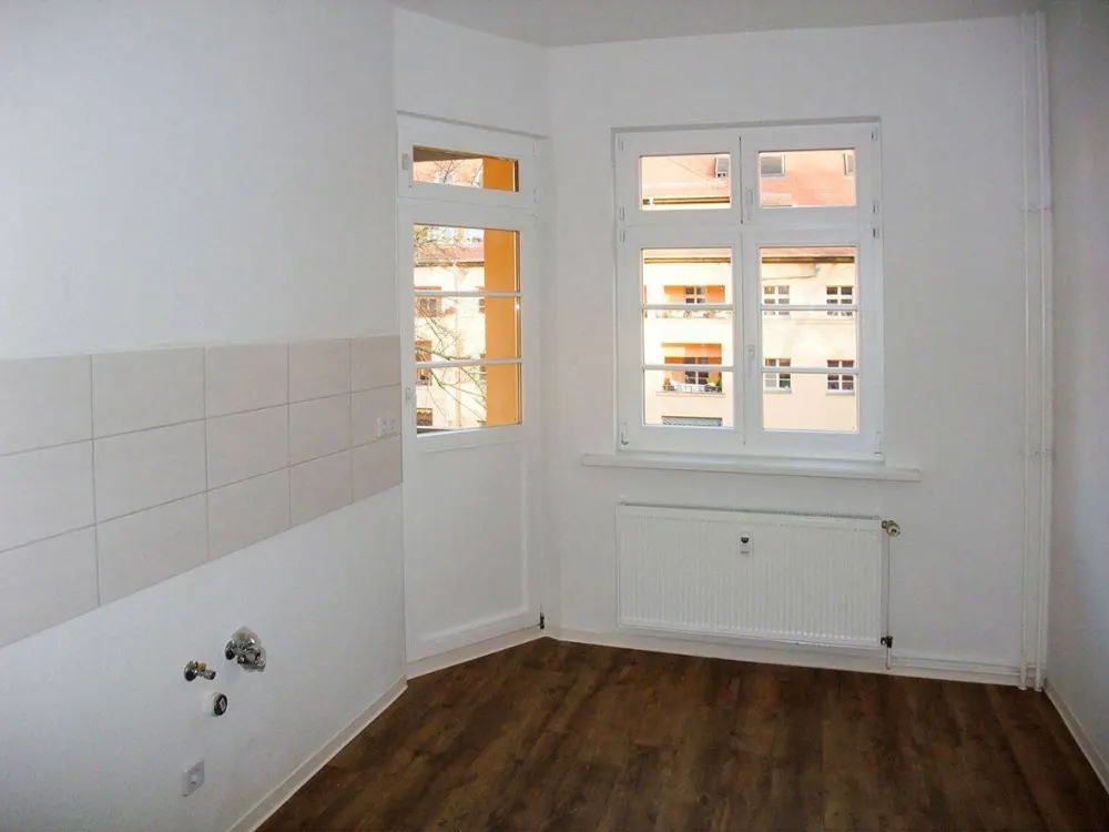 Freshly Renovated 3-Room Apartment with Large Balcony and Directly by the Park