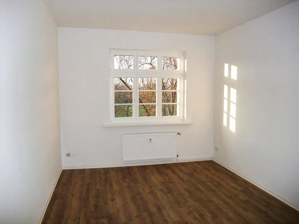 Freshly Renovated 3-Room Apartment with Large Balcony and Directly by the Park