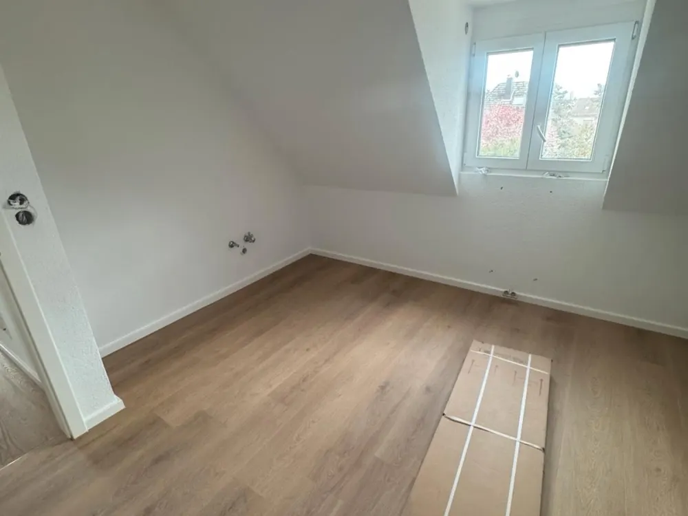 2-Zimmer-Dachgeschosswohnung - ab sofort