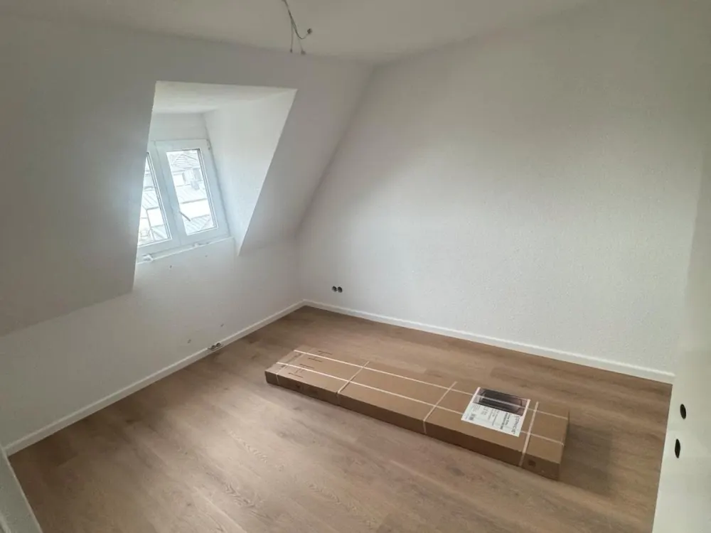 2-Zimmer-Dachgeschosswohnung - ab sofort