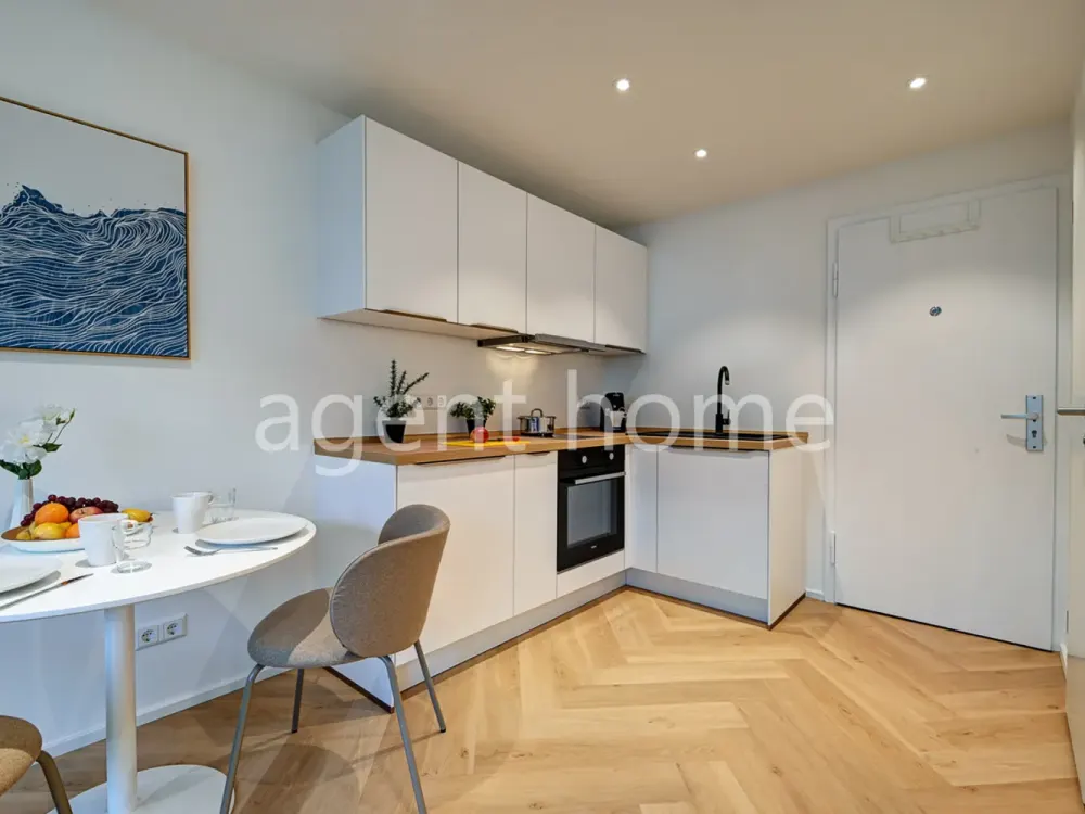 FURNISHED - URBAN LIVING - Modern Apartment Near City Center