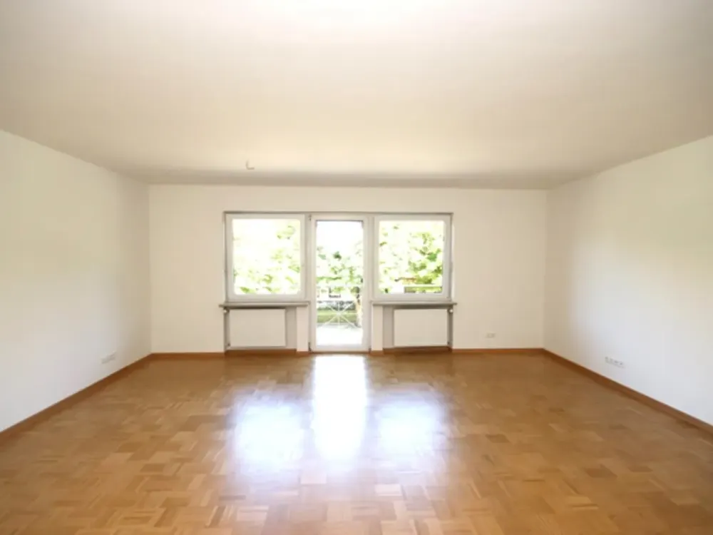 4,5-Zimmerwohnung mit Balkon im Herzen von Grünwald