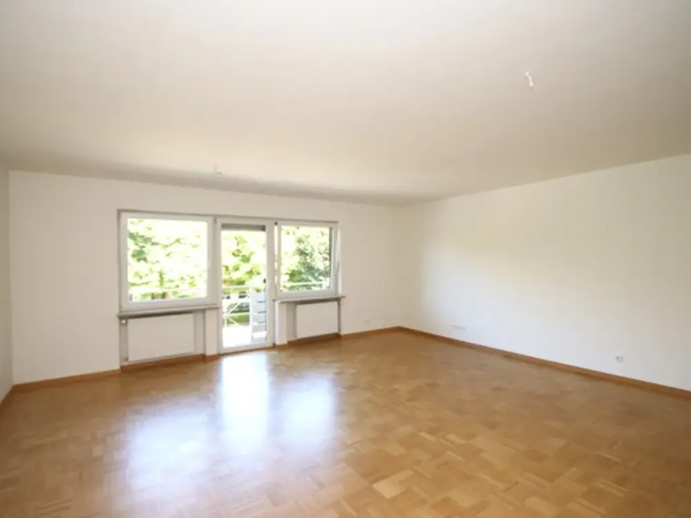 4,5-Zimmerwohnung mit Balkon im Herzen von Grünwald