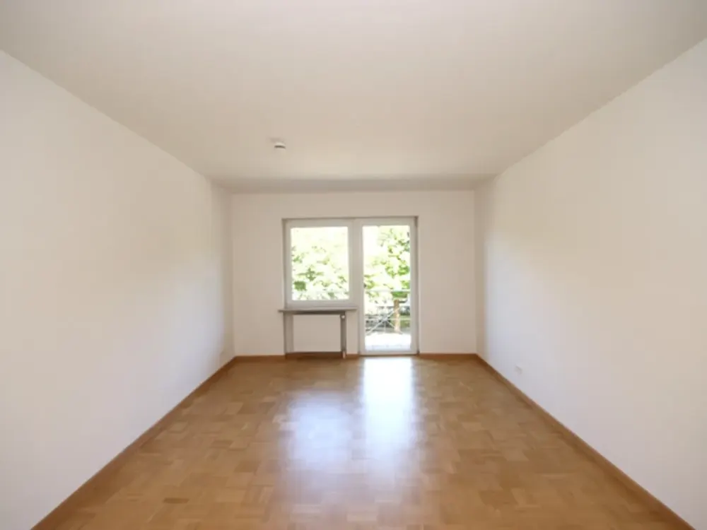 4,5-Zimmerwohnung mit Balkon im Herzen von Grünwald