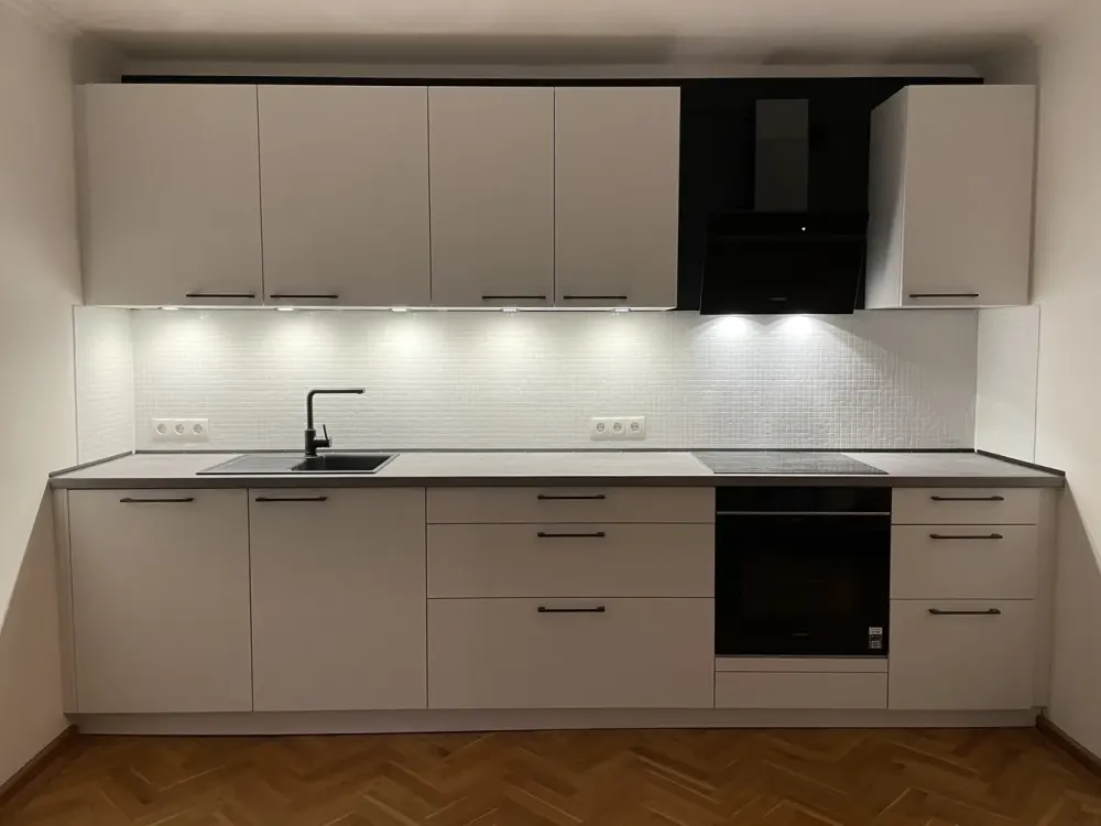Traumhafte 3-Zimmerwohnung mit Wintergarten und großer Terrasse (Altbau 1932)