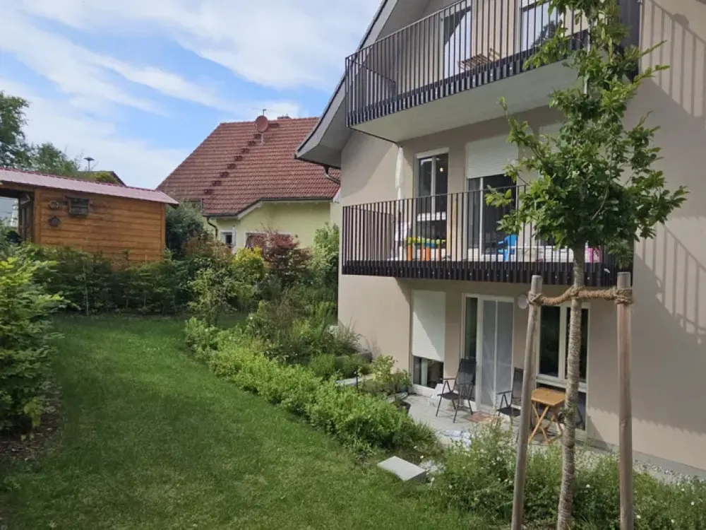 Between Hightech and 5 Lakes: Tasteful 5-Room Attic Apartment in Weßling Suitable for Shared Flats