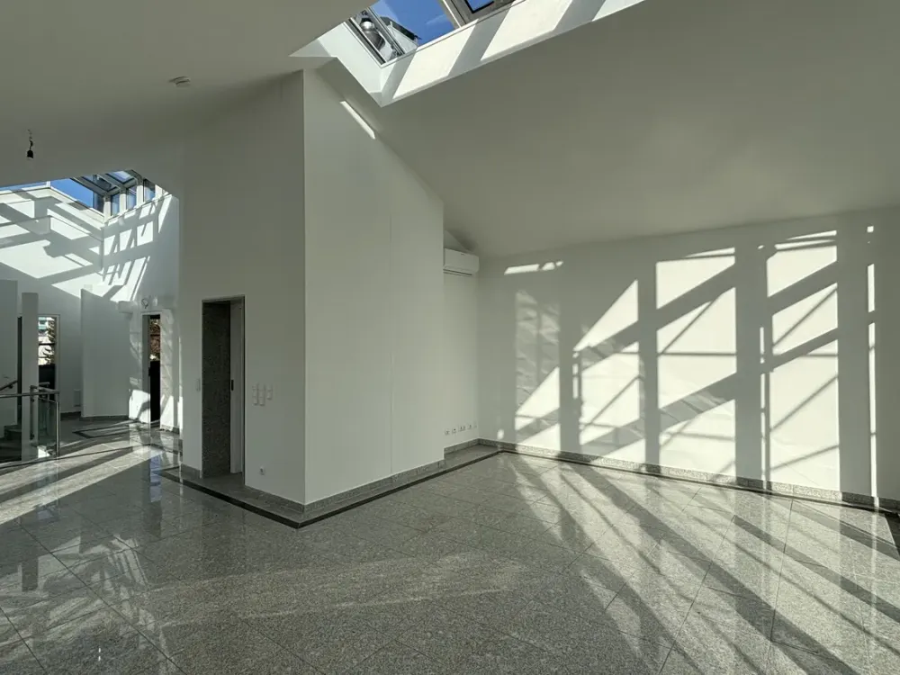 Helle Traumwohnung mit großen Fenstern & Top-Atmosphäre