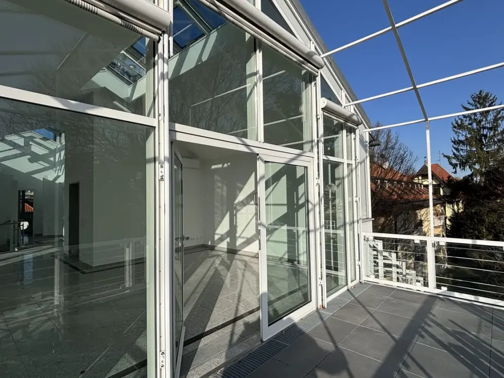 Helle Traumwohnung mit großen Fenstern & Top-Atmosphäre