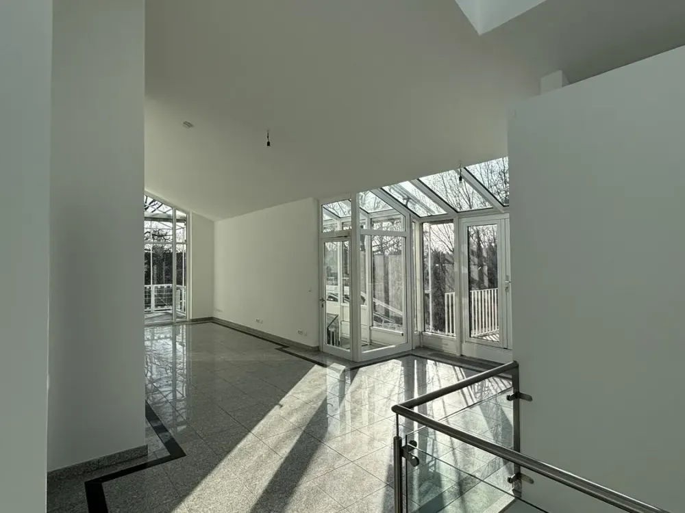 Helle Traumwohnung mit großen Fenstern & Top-Atmosphäre