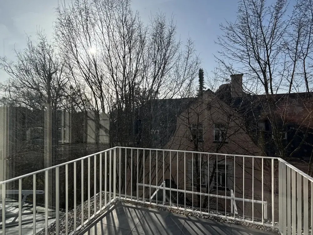 Helle Traumwohnung mit großen Fenstern & Top-Atmosphäre
