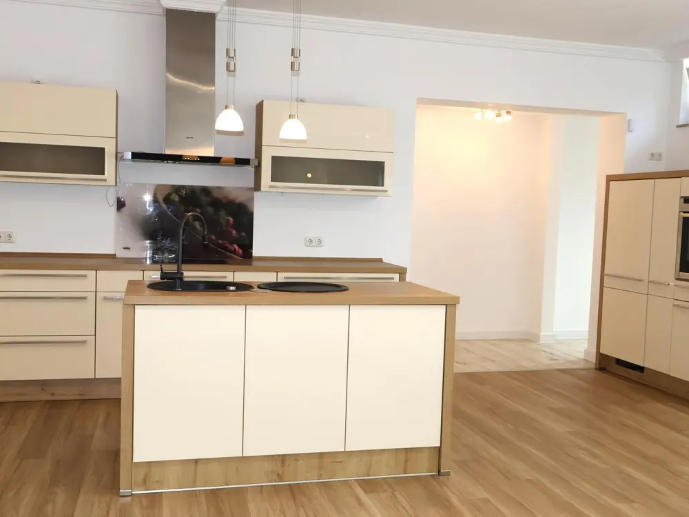 Moderne 105 m² Einliegerwohnung mit Kamin, Einbauküche & Terrasse in Winsen (Luhe)
