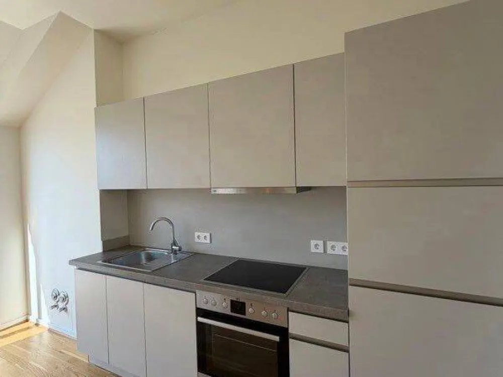 Helle 2-Raum-Wohnung im Zentrum mit Einbauküche und Balkon