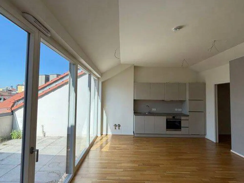 Helle 2-Raum-Wohnung im Zentrum mit Einbauküche und Balkon