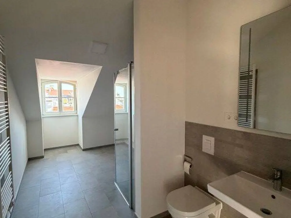 Helle 2-Raum-Wohnung im Zentrum mit Einbauküche und Balkon