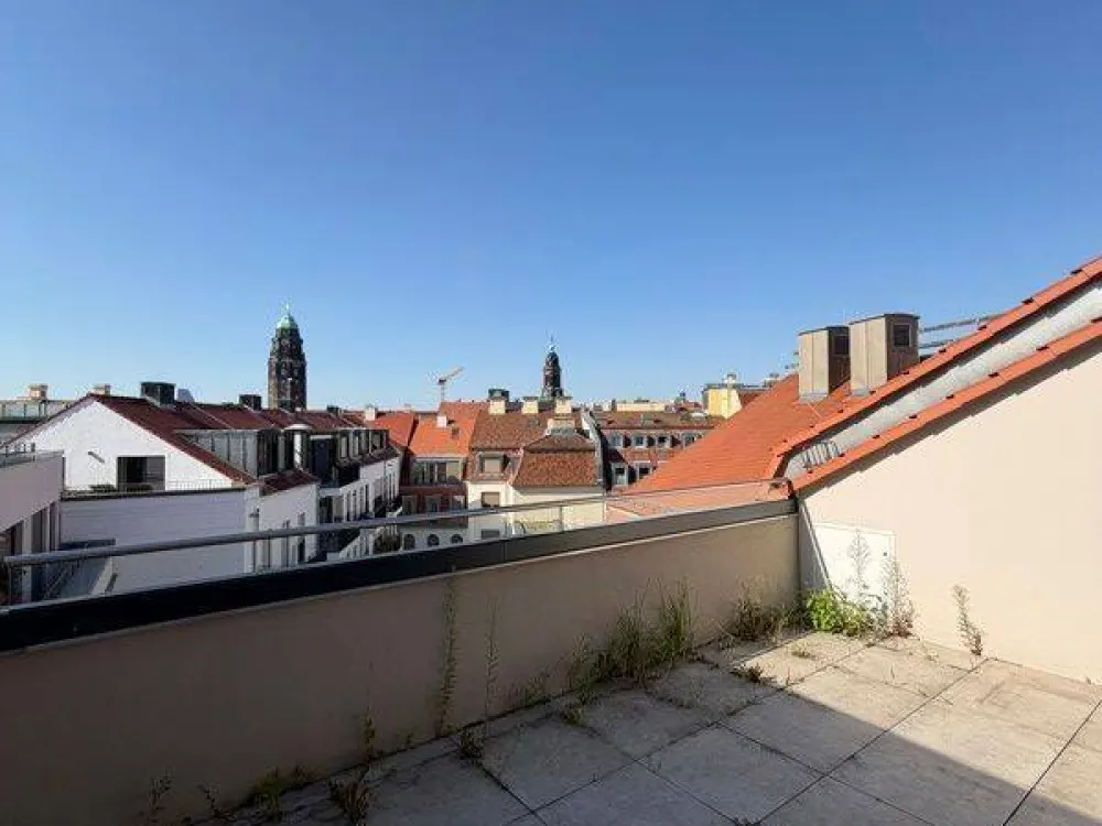 Helle 2-Raum-Wohnung im Zentrum mit Einbauküche und Balkon
