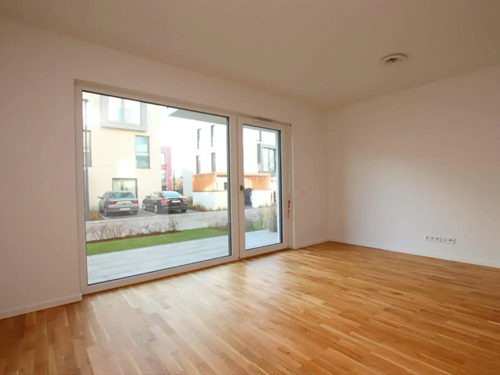 Berlin-Lichtenberg: Moderne 2-Zimmer-Wohnung mit sonniger Terrasse in fußläufiger Nähe zum Spreeufer