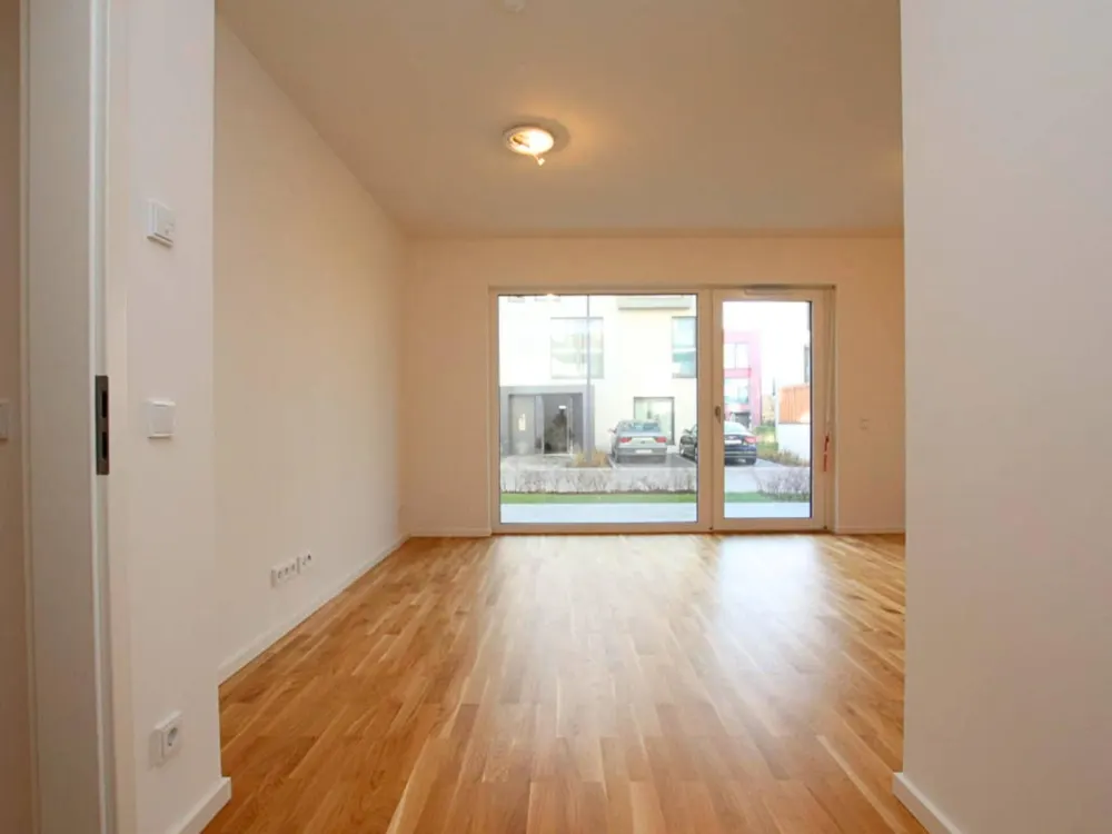 Berlin-Lichtenberg: Moderne 2-Zimmer-Wohnung mit sonniger Terrasse in fußläufiger Nähe zum Spreeufer