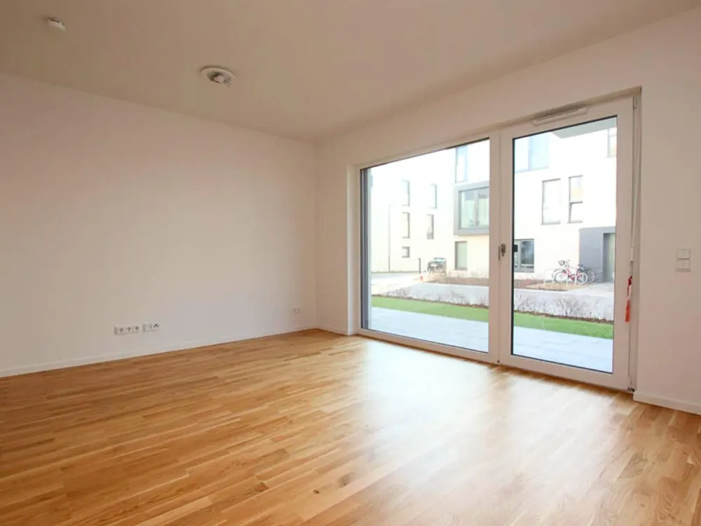 Berlin-Lichtenberg: Moderne 2-Zimmer-Wohnung mit sonniger Terrasse in fußläufiger Nähe zum Spreeufer
