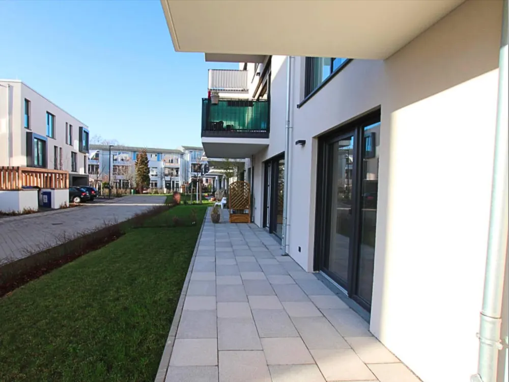 Berlin-Lichtenberg: Moderne 2-Zimmer-Wohnung mit sonniger Terrasse in fußläufiger Nähe zum Spreeufer