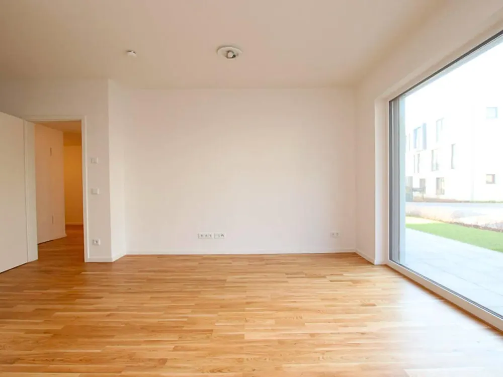 Berlin-Lichtenberg: Moderne 2-Zimmer-Wohnung mit sonniger Terrasse in fußläufiger Nähe zum Spreeufer