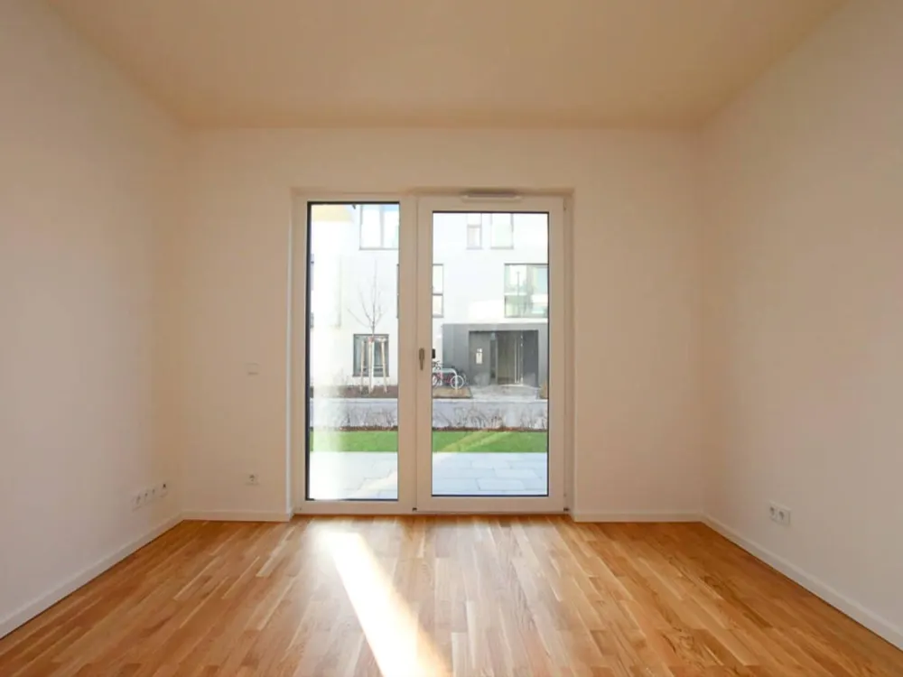 Berlin-Lichtenberg: Moderne 2-Zimmer-Wohnung mit sonniger Terrasse in fußläufiger Nähe zum Spreeufer