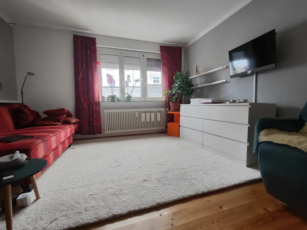 Stuttgart-West: 3-Zimmer-Wohnung mit Balkon, Loggia und Kaminofen