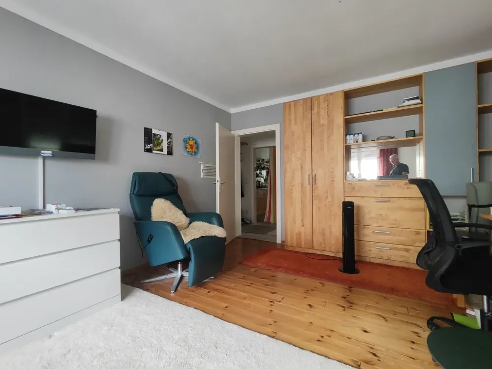 Stuttgart-West: 3-Zimmer-Wohnung mit Balkon, Loggia und Kaminofen