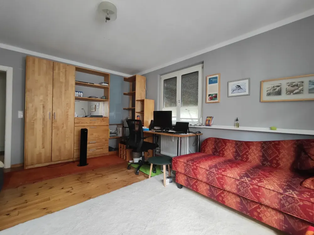 Stuttgart-West: 3-Zimmer-Wohnung mit Balkon, Loggia und Kaminofen
