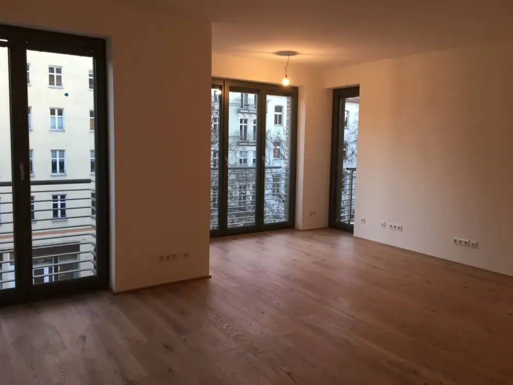 PREMIUM MODERN LIVING AM WASSERTURM: Sun-Drench 2-Room Flat with with TV Tower views (Nachmieter)