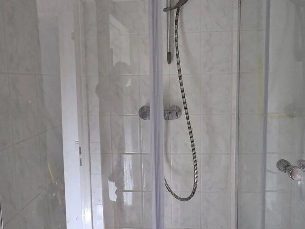 Sehr helle, neu renovierte Einzimmerwohnung in Weissensee