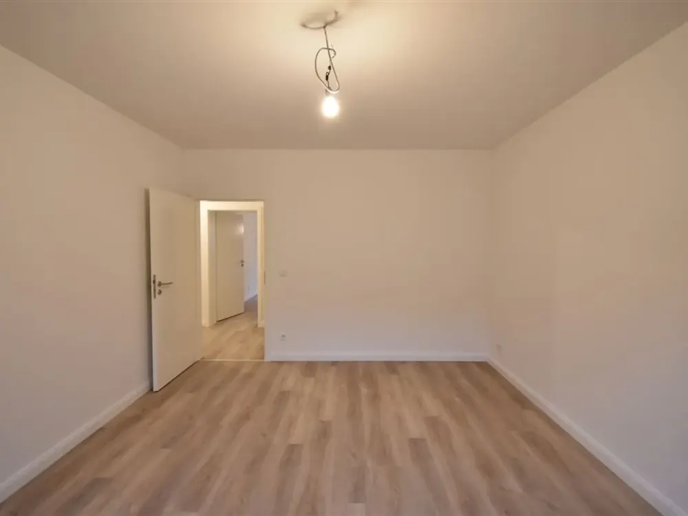 D-Altstadt! Sanierte 2-Zi-Whg mit EBK ab sofort zu vermieten