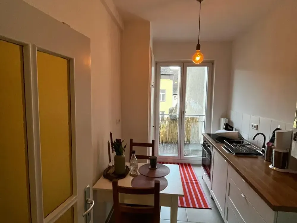 SCH32 - Einziehen und Wohlfühlen - Charmante Wohnung mit Balkon in zentraler Lage