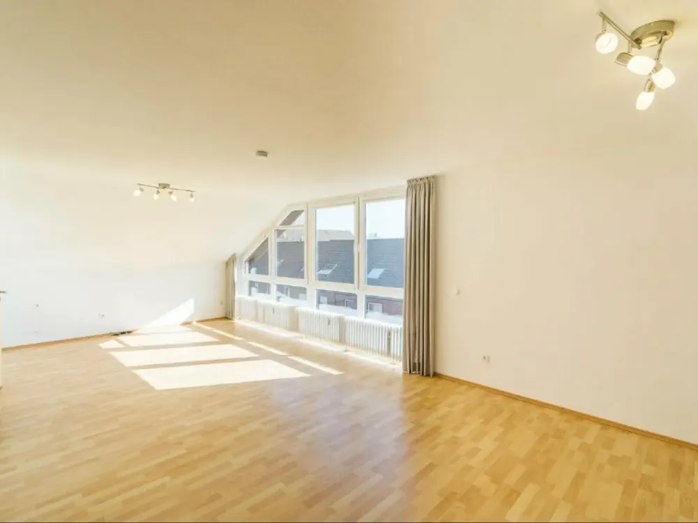Bright, Light-Flooded 2-Room Apartment II Fitted Kitchen, Parking Space