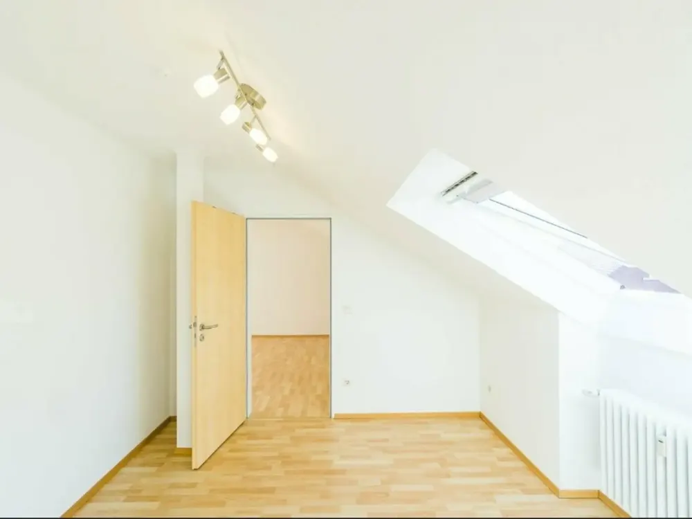Bright, Light-Flooded 2-Room Apartment II Fitted Kitchen, Parking Space