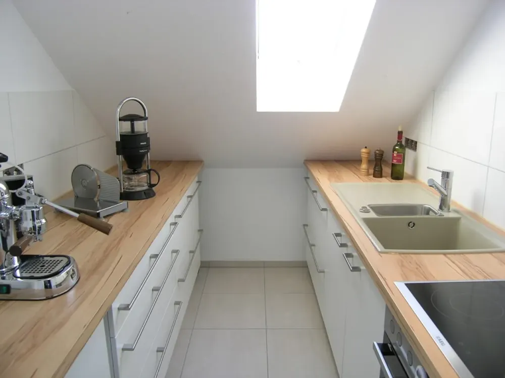 Beautiful 2.5-Room Attic Apartment with Fitted Kitchen, Spacious Bathroom and Partial Mountain View