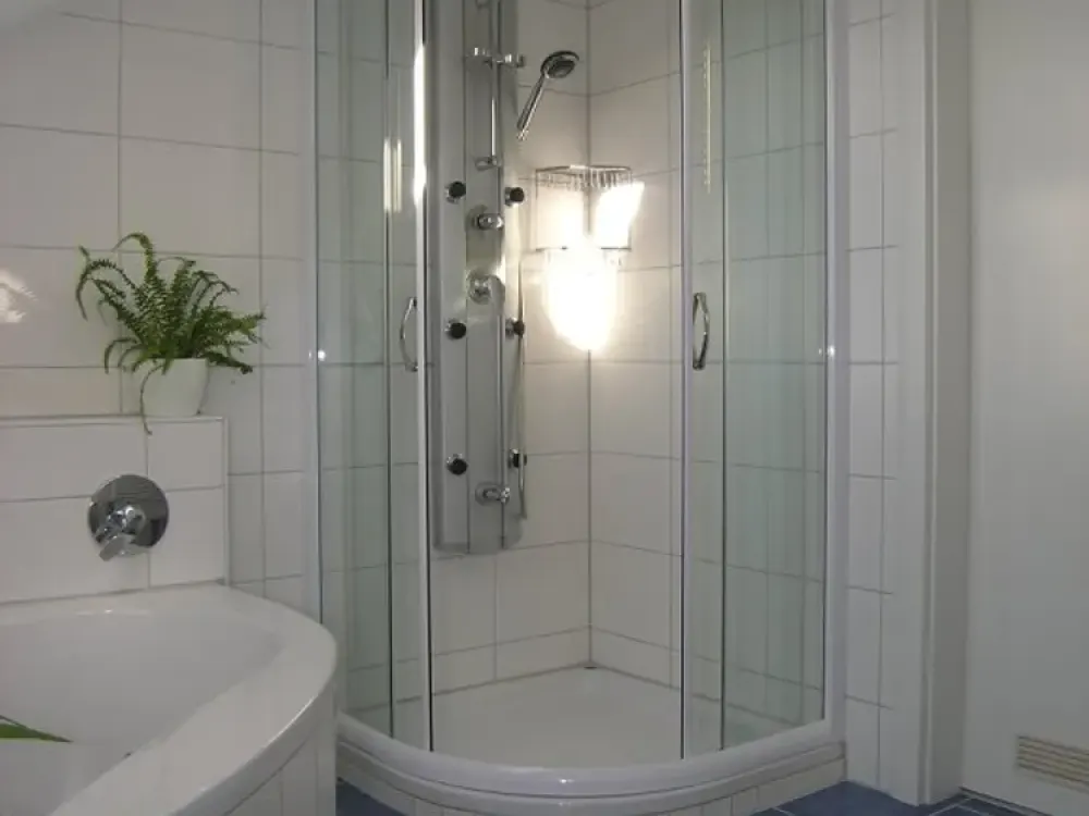 Beautiful 2.5-Room Attic Apartment with Fitted Kitchen, Spacious Bathroom and Partial Mountain View