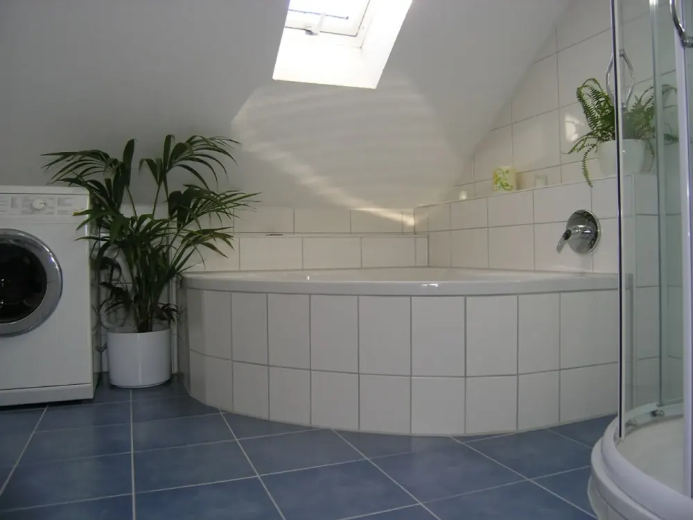 Beautiful 2.5-Room Attic Apartment with Fitted Kitchen, Spacious Bathroom and Partial Mountain View