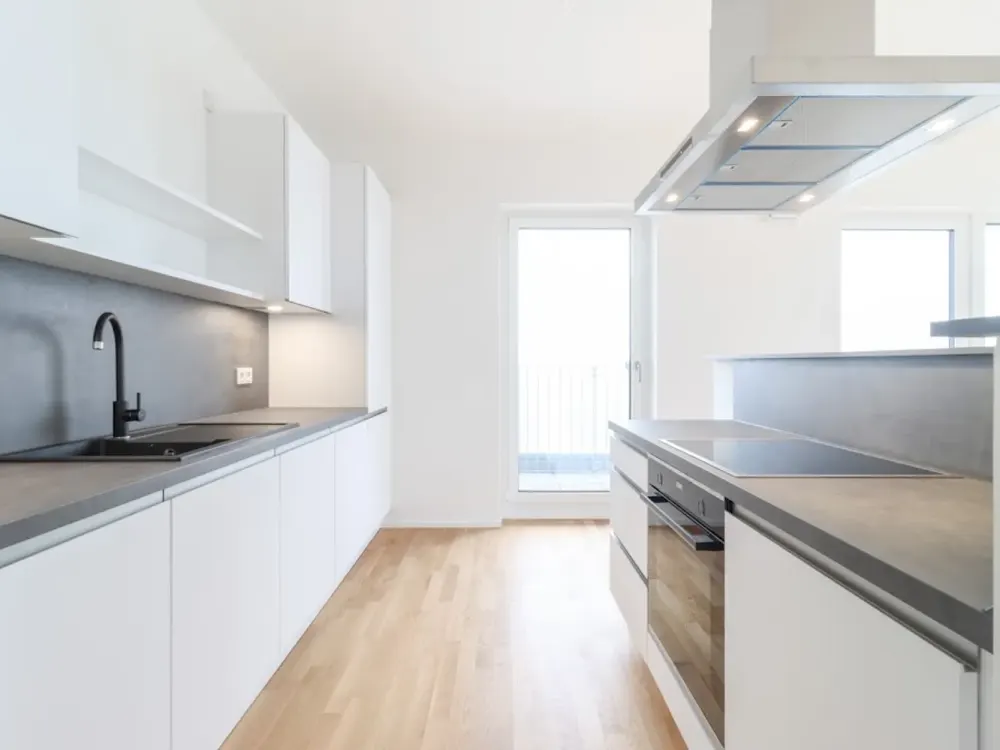 Exclusive Living Ambiance: Modern 5-Room Apartment with Two Balconies and Stylish Features