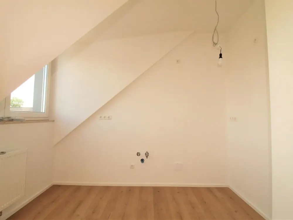 Wow! Sehr helle 3-Zimmer-DG-Wohnung mit Balkon