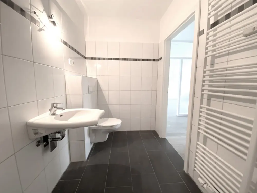 FRISCH renovierte Erdgeschoss Wohnung mit Dusche