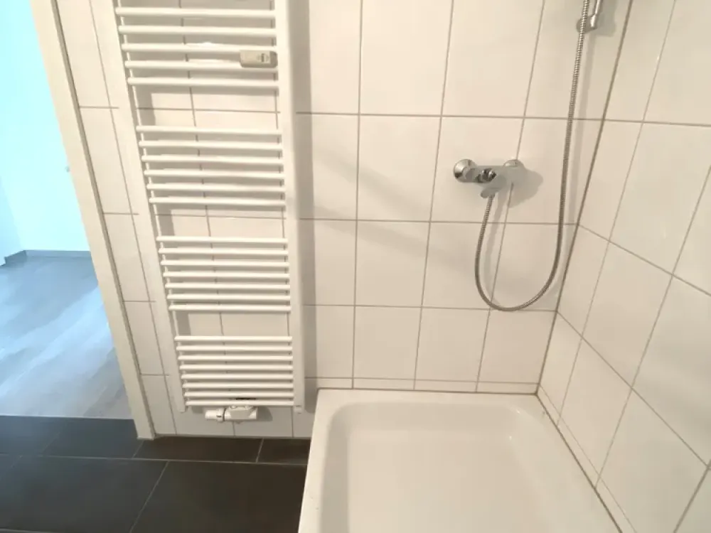 FRISCH renovierte Erdgeschoss Wohnung mit Dusche