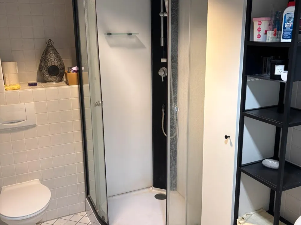 Möbiliertes Zimmer, für eine Person, Gemeinschafts Bad und Küche