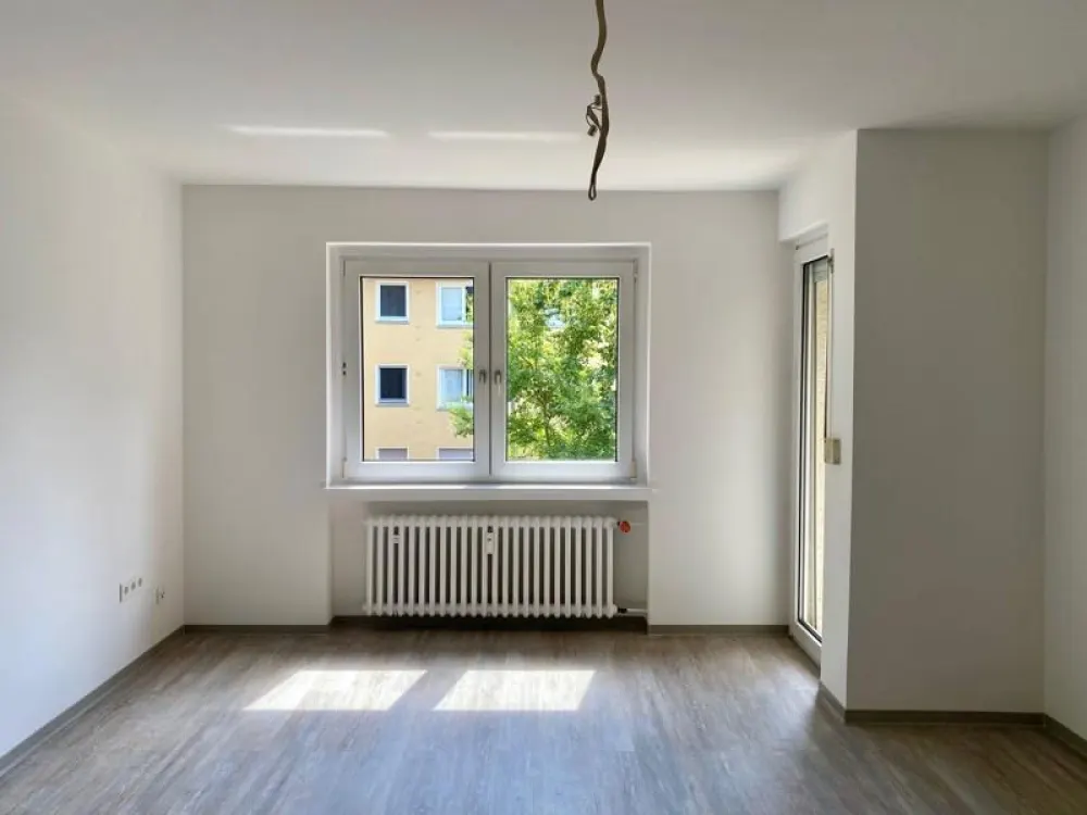 Kurzfristige Anmietung möglich - 2-Zimmer-Wohnung mit Tageslichtbad und Balkon